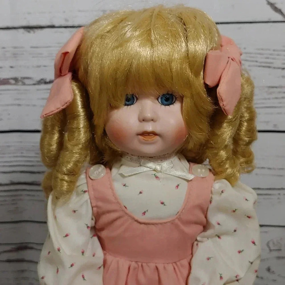 Porcelain doll - Picture 2 of 5